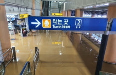 집중호우에 KTX 광명역 일부 침수…열차는 정상 운행