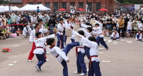 [포토] 광복절날 선보인 태권도 시범단의 독립 퍼포먼스