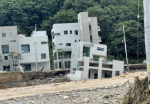 입 연 포항 풀빌라 주인…父 자부심 담겨, 부실공사 아냐