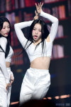 [포토] 빌리 수현, 잘록한 개미허리 뽐내며~