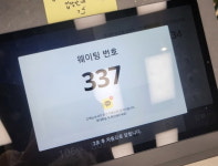 그 옷 어디 거야?…요즘 MZ세대들 사이 샤넬 맞먹는 인기