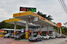 기름값 내림세…휘발유 7개월만에 1700원 아래로