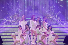 프로미스나인 첫 단독 콘서트의 완성은 플로버…팬과 환상의 2시간 듀엣 [종합]