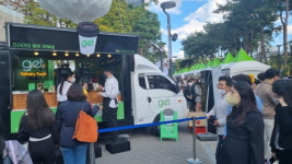 스타벅스 한정판 머그컵에 200명 줄…커피 놀이터가 된 잠실 [2022청춘커피페스티벌]