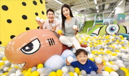 홈플러스, 몬스터파크·풋살파크…고객 부르는 체험공간