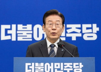 이재명, 대장동 사건과 위증교사 혐의 사건 재판 출석…묵묵부답법정으로