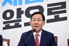 주호영, 여당 의원들에 모든 정치활동·체육활동 중단