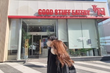 오바마버거 문닫고 슈퍼두퍼 문 연다…강남대로 버거 대전