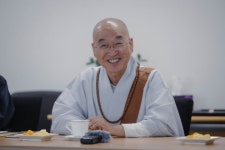 법륜스님은 왜 법당에 '500원짜리 불상'을 모셨을까