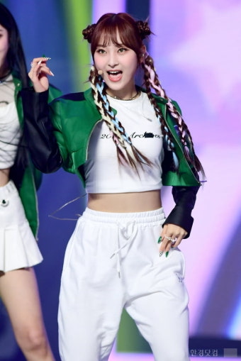 [포토] 아이칠린 초원, '화려한 헤어스타일에 시선강탈'