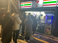 편의점 대기만 30분째…브라질 응원전 필수템 된 이것