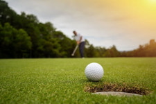 수억원 냈는데 신규 VIP에 우선권?…골프장 회원들 뿔났다