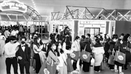 입점땐 대박…히트상품 제조기 된 올리브영