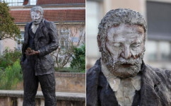 프랑스 문학 거장 빅토르 위고 동상에 