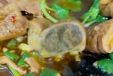 곱창에 곱 대신 돼지 똥이 기겁…날벼락 맞은 中 여성