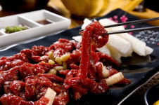 유명 쇼핑몰 육회 먹은 수십명 설사·구토…응급실 다녀왔다