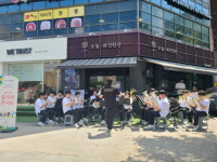 집 베란다서 음악감상을…서초구, 찾아가는 꽃자리 콘서트