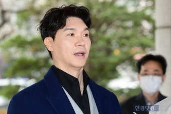[포토] 박수홍, '친형 부부 횡령 사건 증인 출석'
