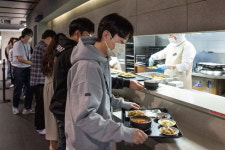 출근 싫다 재택 중단에 불만…IT 기업들 공들이는 이것