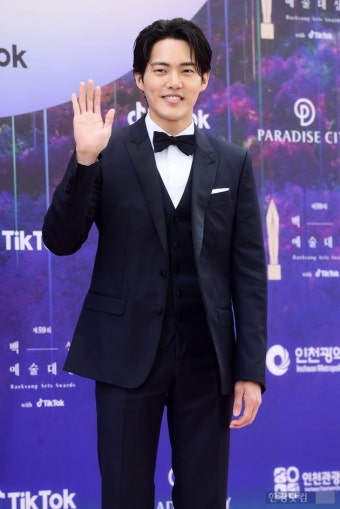 [포토] 김건우, '감탄을 부르는 멋진 미소' (백상예술대상)