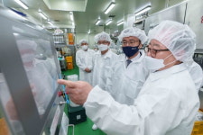 이석용 농협은행장, 함께하는 우리농가 동행기업 현판식 열어