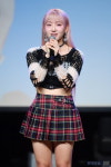 [포토] 경서, 그라운드 위 모습과 다른 사랑스러움