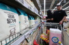 정부 압박에…제분업계, 밀가루값 5% 인하