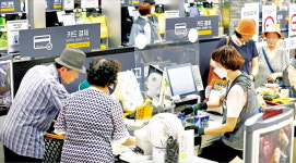 월마트, M&A로 몸집 키울때…이마트, 상생회의 불려다녀