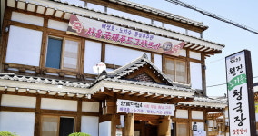 日 방송국도 취재온 청국장 맛집…경쟁 뚫고 백년가게 지정