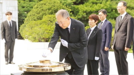 한경협 출범…류진 회장, 현충원서 기업보국 힘쓸 것