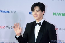 [포토] 김선호, 팬들을 향한 멋진 미소 (부일영화상)