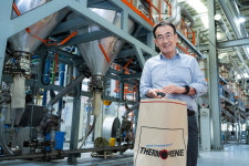 고무신 만들던 회사라고요?…벤츠·BMW도 손내민 이유 [최형창의 中企 인사이드]