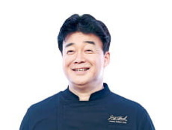 쓰러진 식당 종업원 심폐소생술로 구한 백종원