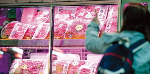 한우값 럼피스킨병 쇼크…도매가 하루새 14% 껑충