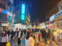 이태원 참사 1주기 홍대 앞 몰려간 이들의 정체 [현장+]