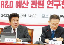 정책 간담회 열고, 대전 연구소 찾고…여야 R&D 예산 전면전