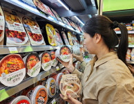 학창시절에 먹던거네…CU, 피자빵·잔치국수 등 추억의 간식 출시