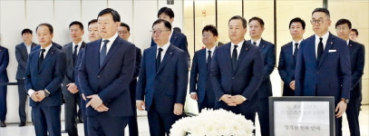 신동빈 혁신하지 않으면 파괴의 대상 될 수 있다