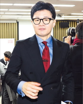 공천·명품백 갈등이 불지핀 '한동훈 사퇴론'…윤 대통령 의중 반영된 듯
