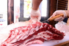 칼질하기도 바쁜데 어쩌라고요?…마장동 축산시장 날벼락