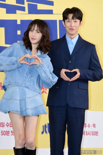 '끝내주는 해결사' 감독 
