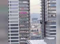 이게 대체 뭐야?…미국 LA 한복판 고층 빌딩에 그라피티