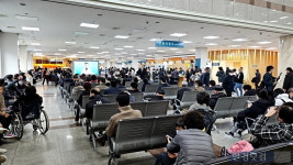 전공의 집단사직 첫날, 혼돈의 빅5 병원…속 타는 환자들 [현장+]
