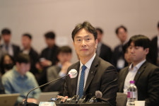 누가 꼬투리를 잡아? 고함 터진 토론장…이복현도 움찔 [금융당국 포커스]