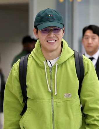 '하극상 논란' 이강인, 환한 미소로 귀국…