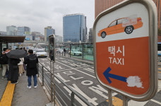 노조 간부에 금품 제공 혐의…경찰, 서울택시조합 압수수색