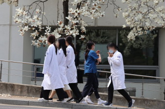 尹대통령·박단 만남에…다수 전공의들 