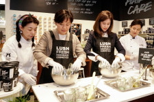 국산 두부·팥 들어간 러쉬 화장품 늘어난다…농식품부와 MOU