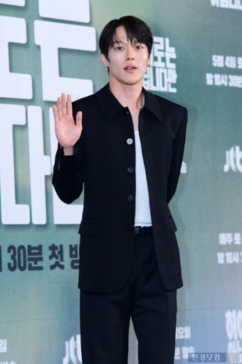 [포토] 장기용, '멋진 손인사~'