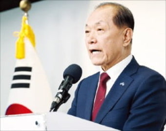 황우여, 與 비대위원장 취임…
